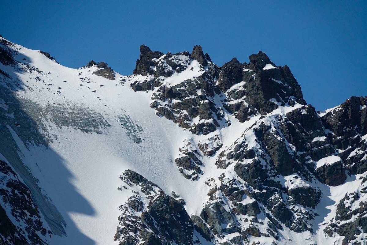 独自攀登巴尔斯雪山（RX10m3拍）