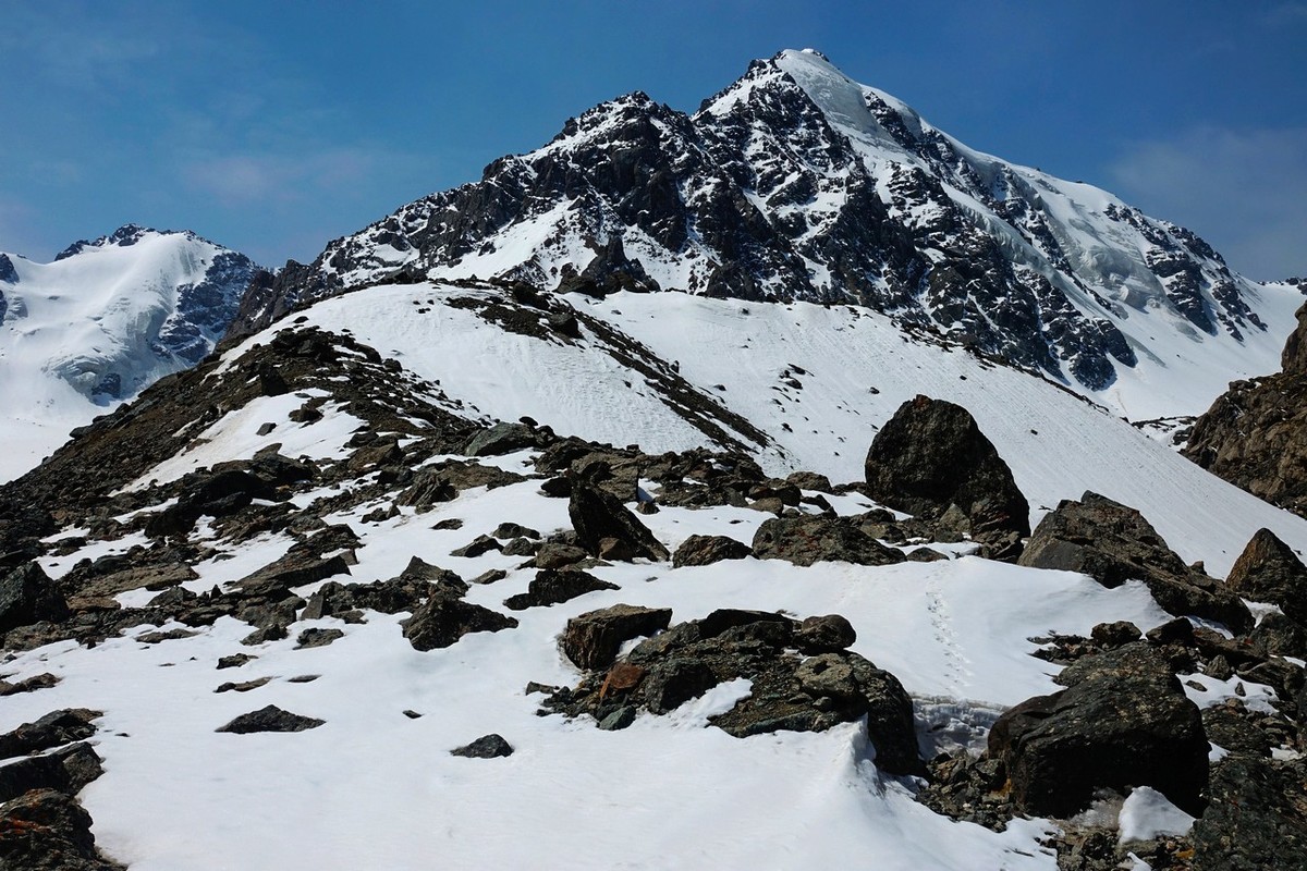 独自攀登巴尔斯雪山（RX10m3拍）