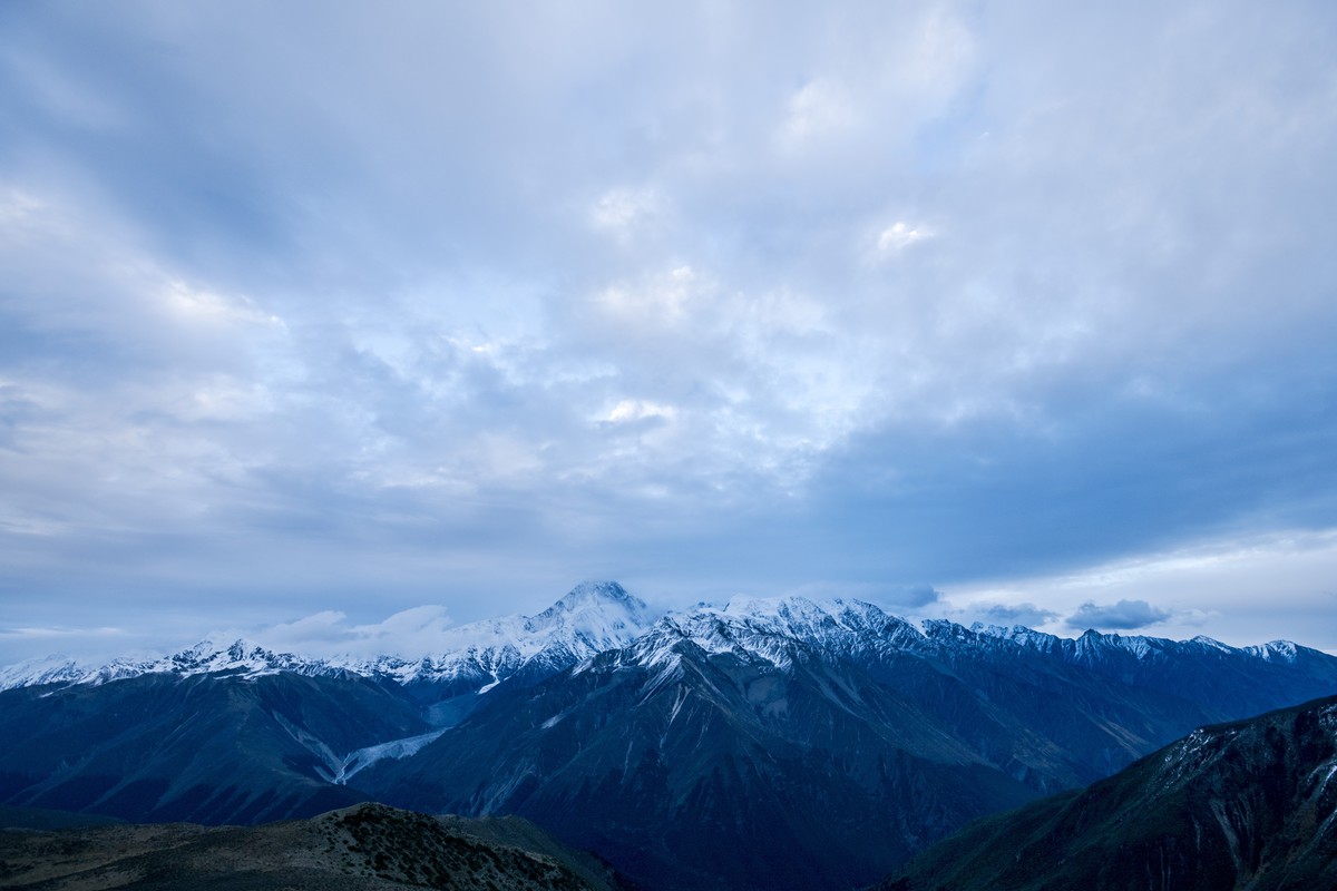 贡嘎雪山的黎明