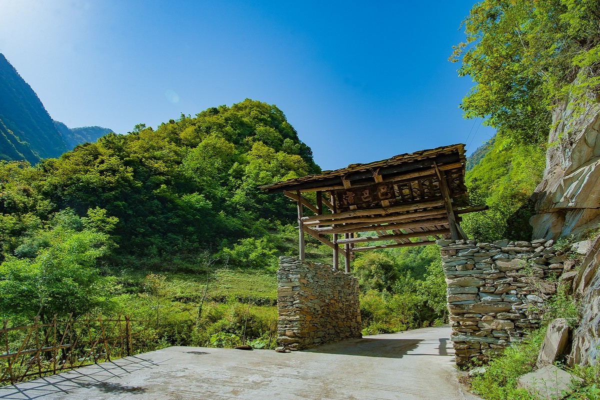 甘肃省文县巴巴沟村：百年石屋留乡愁