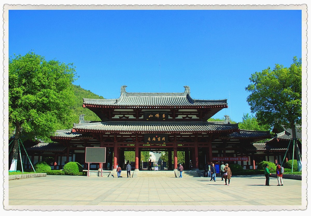 万佛齐啸震岱宗