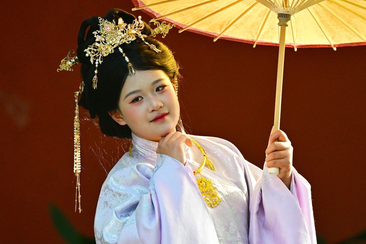 少女 红墙 黄伞-中关村在线摄影论坛