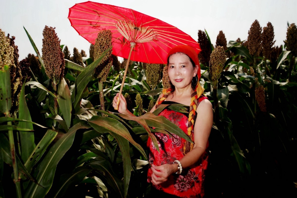 环境人像----高粱地的红衫村姑!-中关村在线摄影论坛