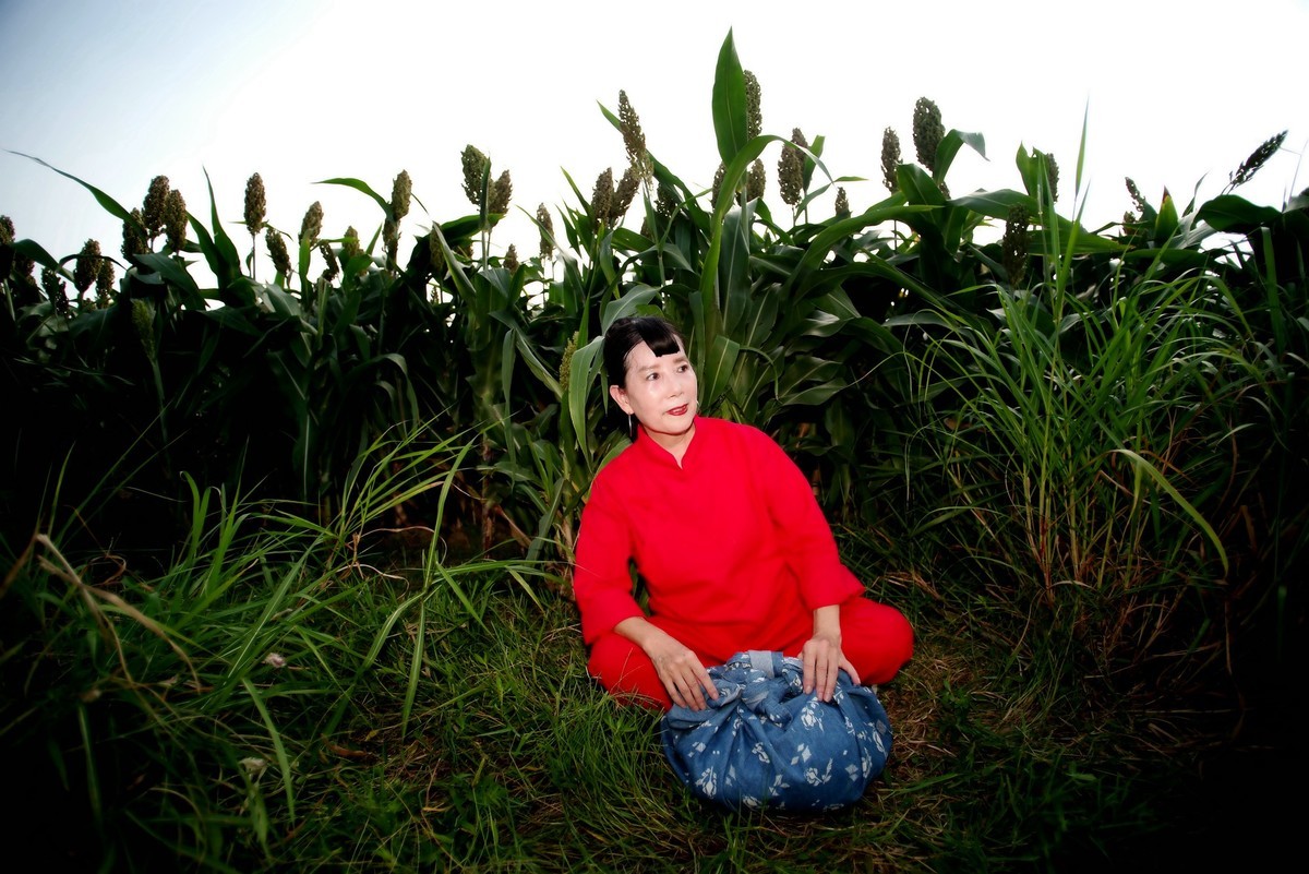 环境人像----高粱地的红衫村姑!-中关村在线摄影论坛