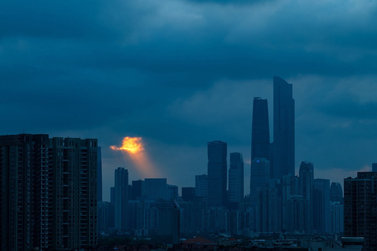 黎明时之破天。