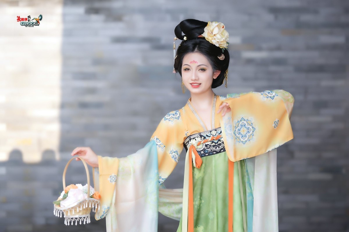 【小唐风女孩】---小覔