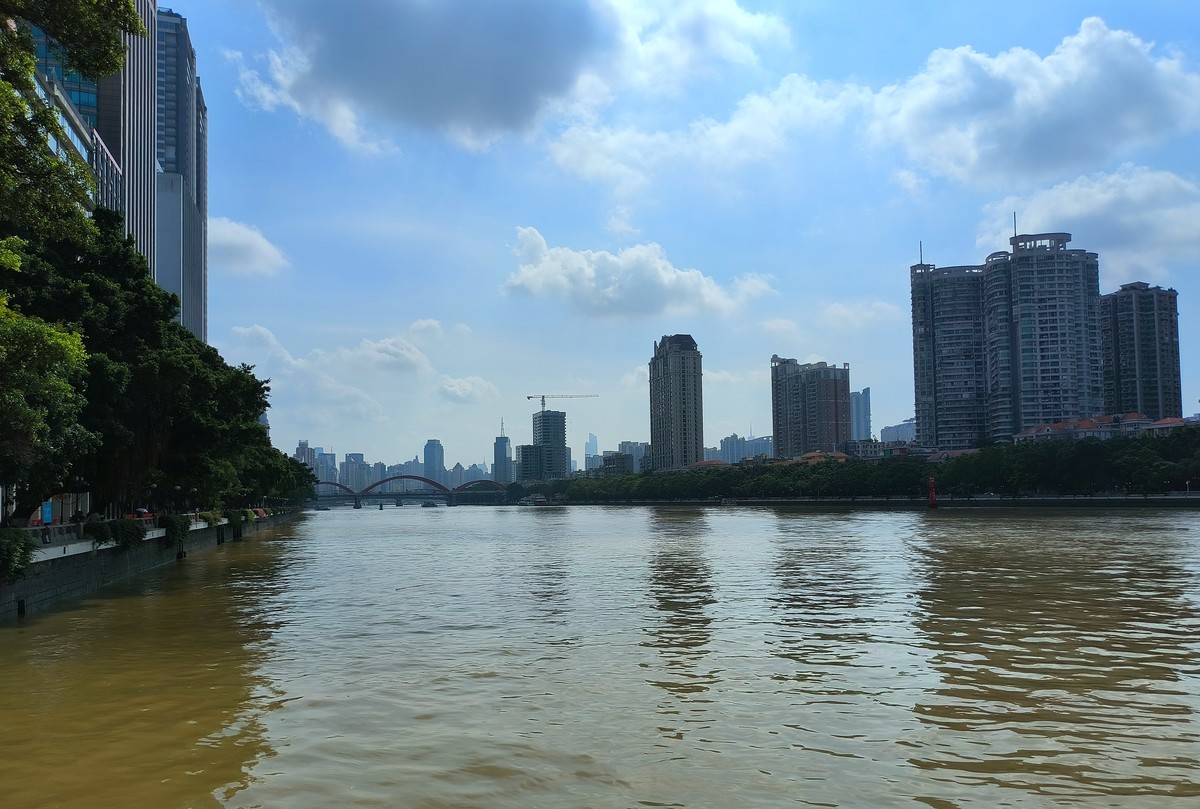 在珠江的北岸闲逛。。。。。。