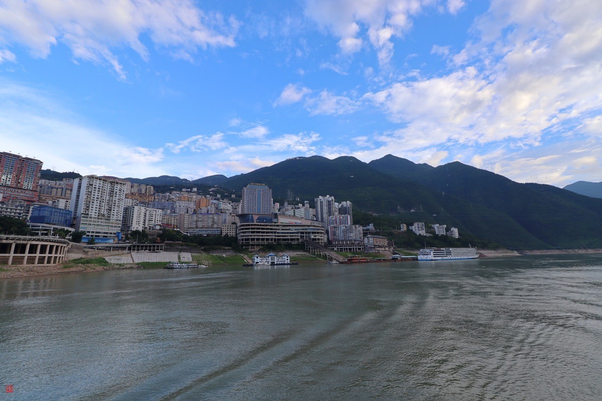 长江三峡游（15）远眺巴东