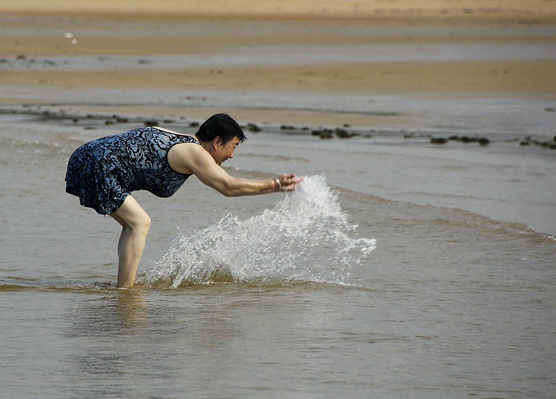 674《不老松:忆海南游记》长島兰湾三代家人嬉海!