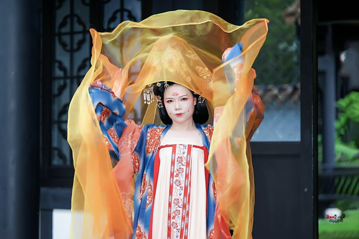 【盛唐华服、梦回千年】---李莉