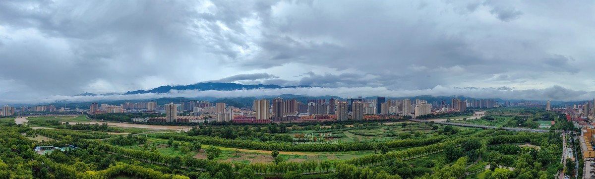 雨后秦岭全景图（手机）