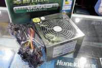 请问这个电源的风扇怎么拿下来?(航嘉 450W)