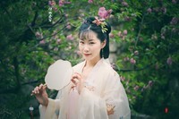 仕女恋春