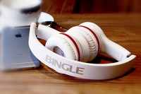 iphone6自带的耳机丢了,入了一个宾果FB300无线蓝牙耳机