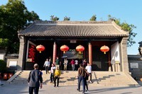 国庆假期的保定直隶总督署,门口修路,游人依然如织