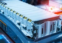 ?镜头拍摄新能源汽车维修过程匠心科技汽车西安工作室维修品茶电池与电控系统的焕新