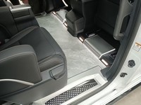 赛那改装模具地板后车内更抗造了