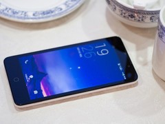 带着大神F1极速版赴宴 如何才能拍好美食