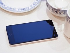 带着大神F1极速版赴宴 如何才能拍好美食