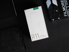 OPPO R11s Plus开箱图赏：黑色仍旧那么有质感