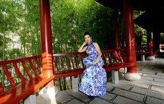 古城墙旁---青花瓷美女！