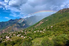 丹巴美人谷的彩虹