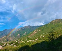 丹巴美人谷的彩虹