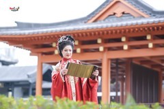 【红菀明襟】---丽英