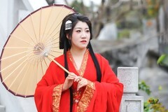 【红战袍美女】---小田