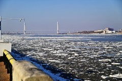 深冬冰天雪地的大辽河