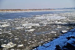 深冬冰天雪地的大辽河