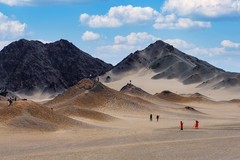 沙漠中的黑山