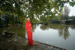 环境人像---农庄小池塘边！