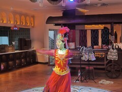 漫步星城 （916）相隔八千里  仿佛在新疆