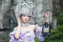 【紫韵苗风·灯影寻幽】---婷儿