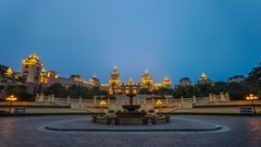 大 连 金 石 滩 绿 发 希 尔 顿 度 假 酒 店 夜 景 及 周 边