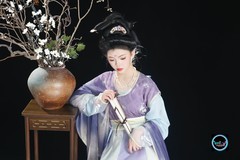 【唐风婉韵，执卷凝思】---婷儿