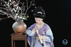 【唐风婉韵，执卷凝思】---婷儿