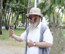 2155【不老松：纪实摄影】《山河锦绣》南国风情：海南島三亚：海滨溜海人！