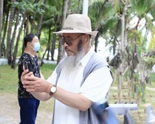 2155【不老松：纪实摄影】《山河锦绣》南国风情：海南島三亚：海滨溜海人！
