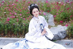 【紫衫映花】---芸妮