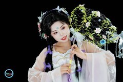 【一袭浅黛，伞揽群芳】---金金