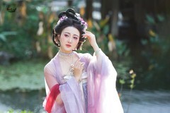 【 春涧藏花，云袖生风】---芸妮