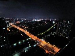 漫步星城 （1121）窗外的世界被雨水打湿