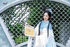 【窗棂藏翠·手展云笺】---芝枝