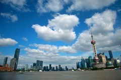 蓝天白云上海滩