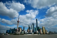 蓝天白云上海滩