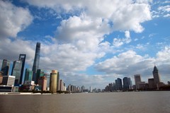 蓝天白云上海滩