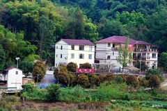 秋色水天池槽谷