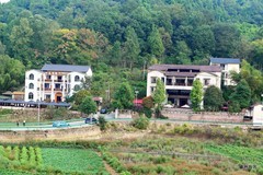 秋色水天池槽谷